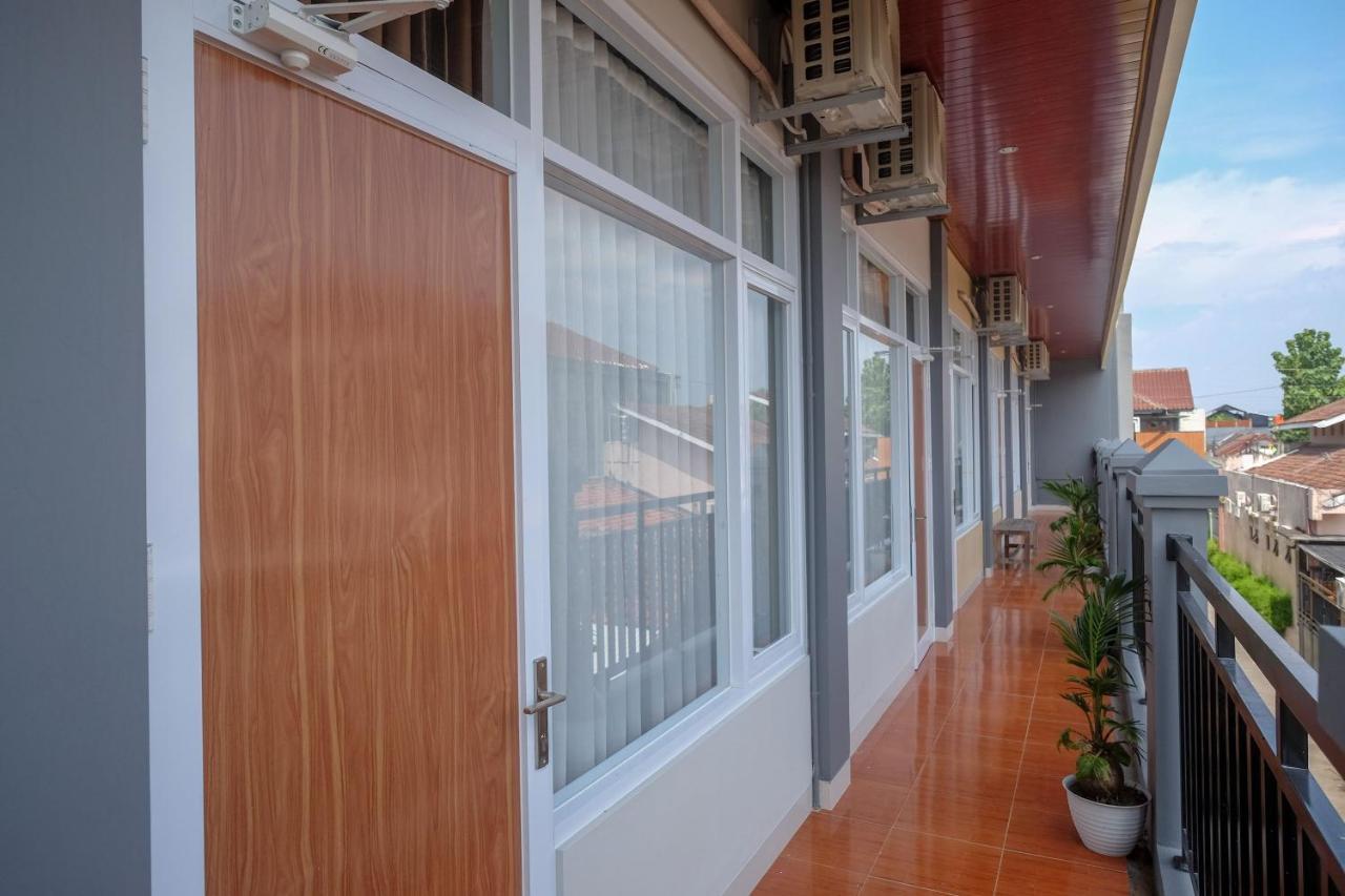 Sans Hotel Kumbang Yogyakarta By Reddoorz المظهر الخارجي الصورة