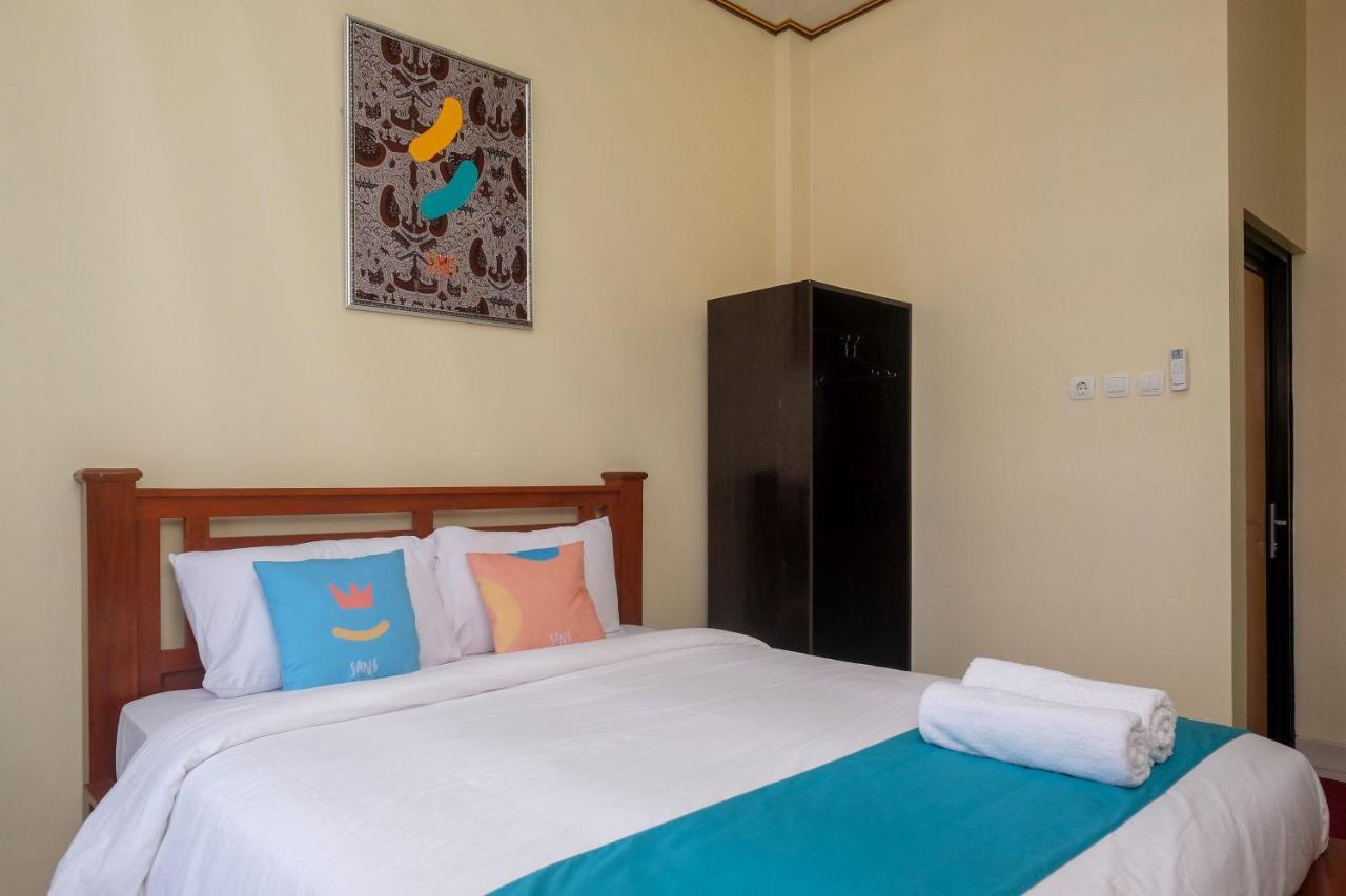 Sans Hotel Kumbang Yogyakarta By Reddoorz المظهر الخارجي الصورة